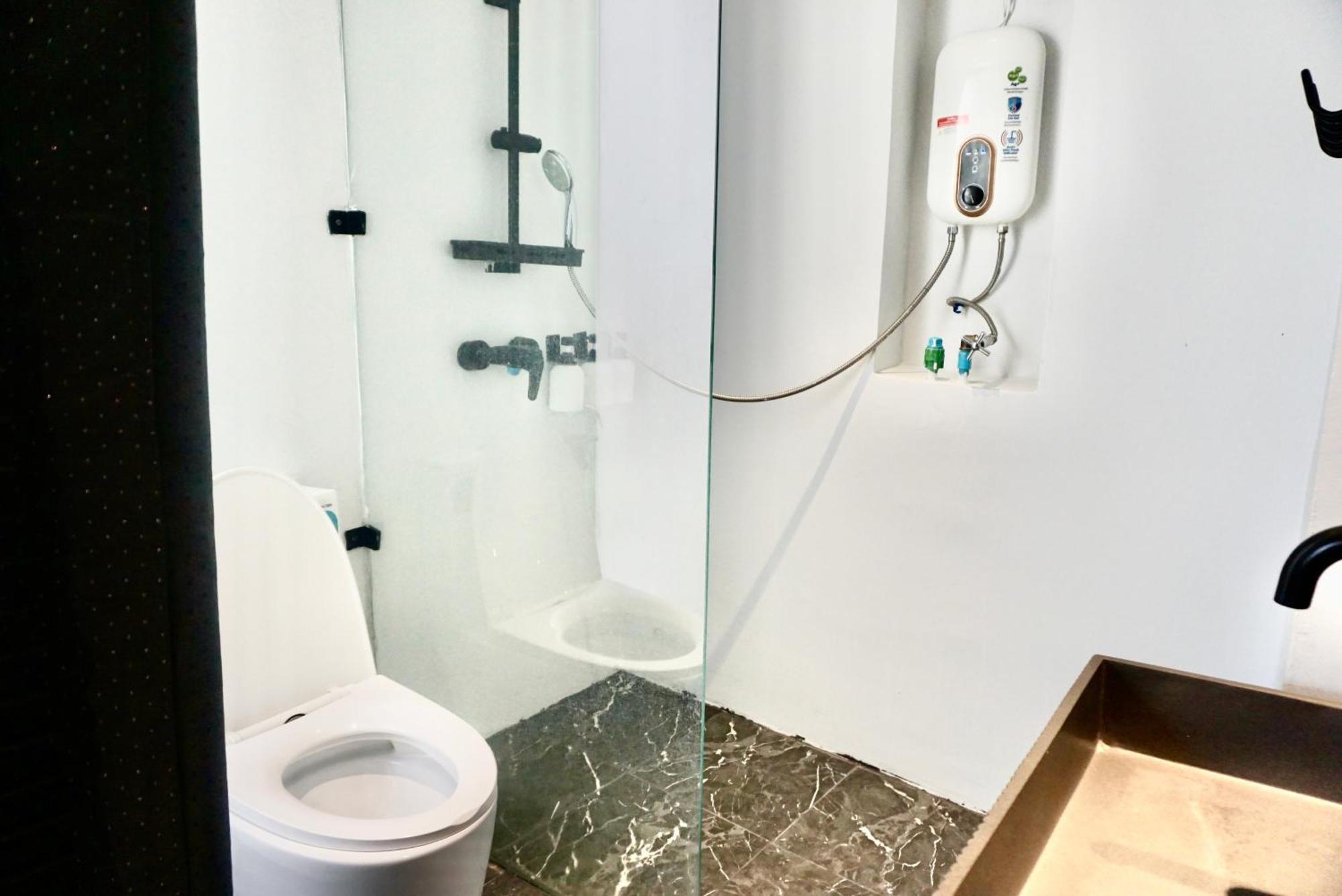 Silom Soi 3 Hash Apartment Hip And Funky With Rooftop View Bangkok Exteriör bild