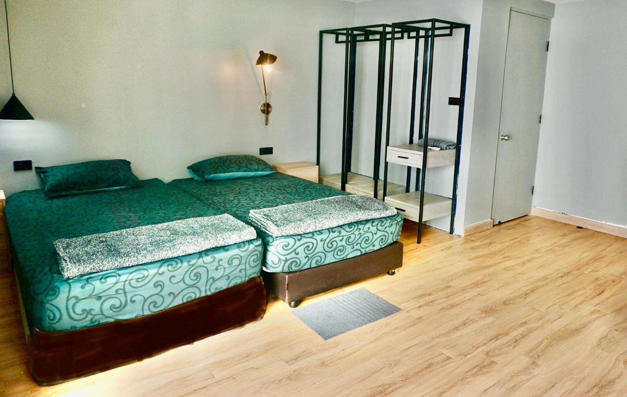 Silom Soi 3 Hash Apartment Hip And Funky With Rooftop View Bangkok Exteriör bild