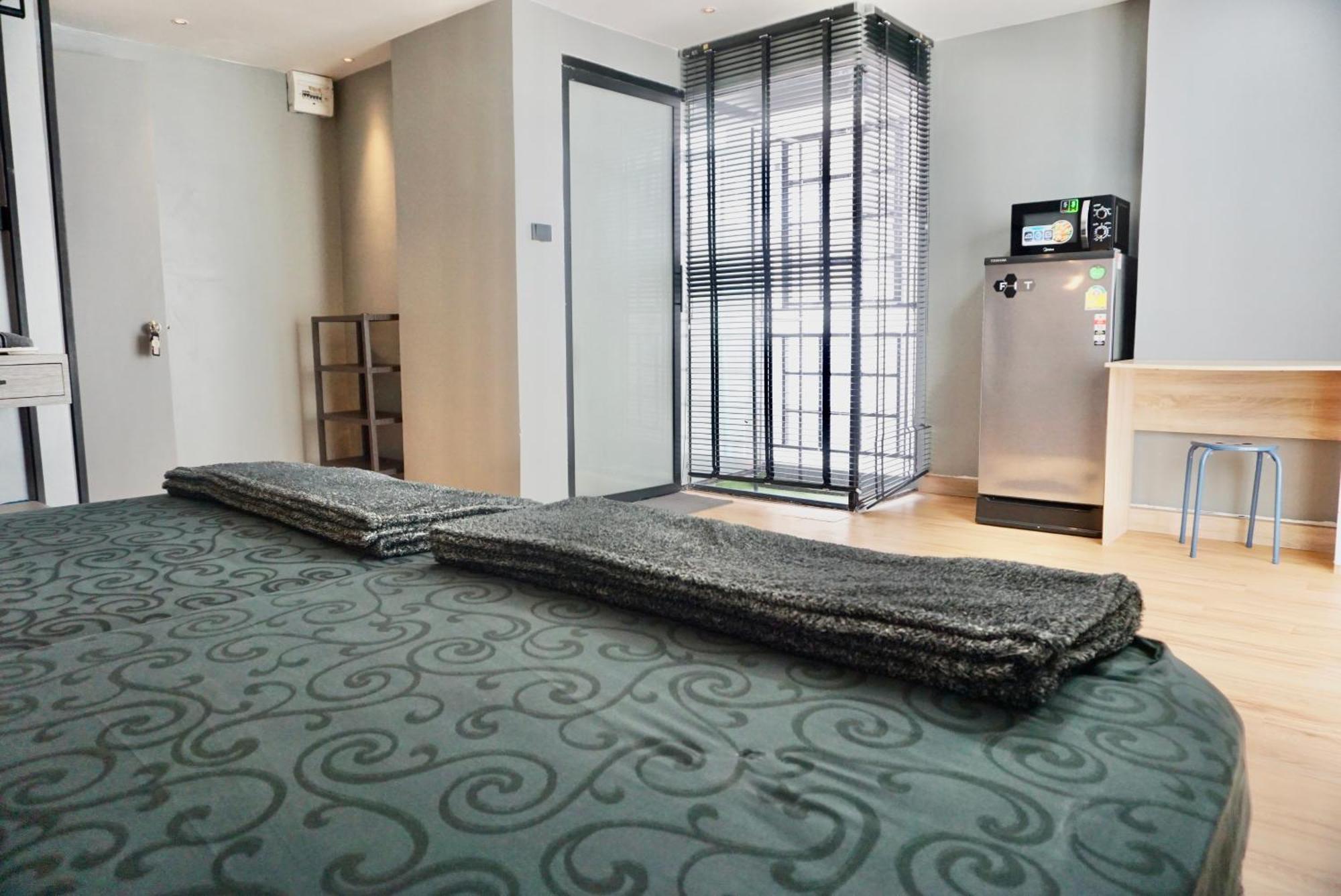 Silom Soi 3 Hash Apartment Hip And Funky With Rooftop View Bangkok Exteriör bild